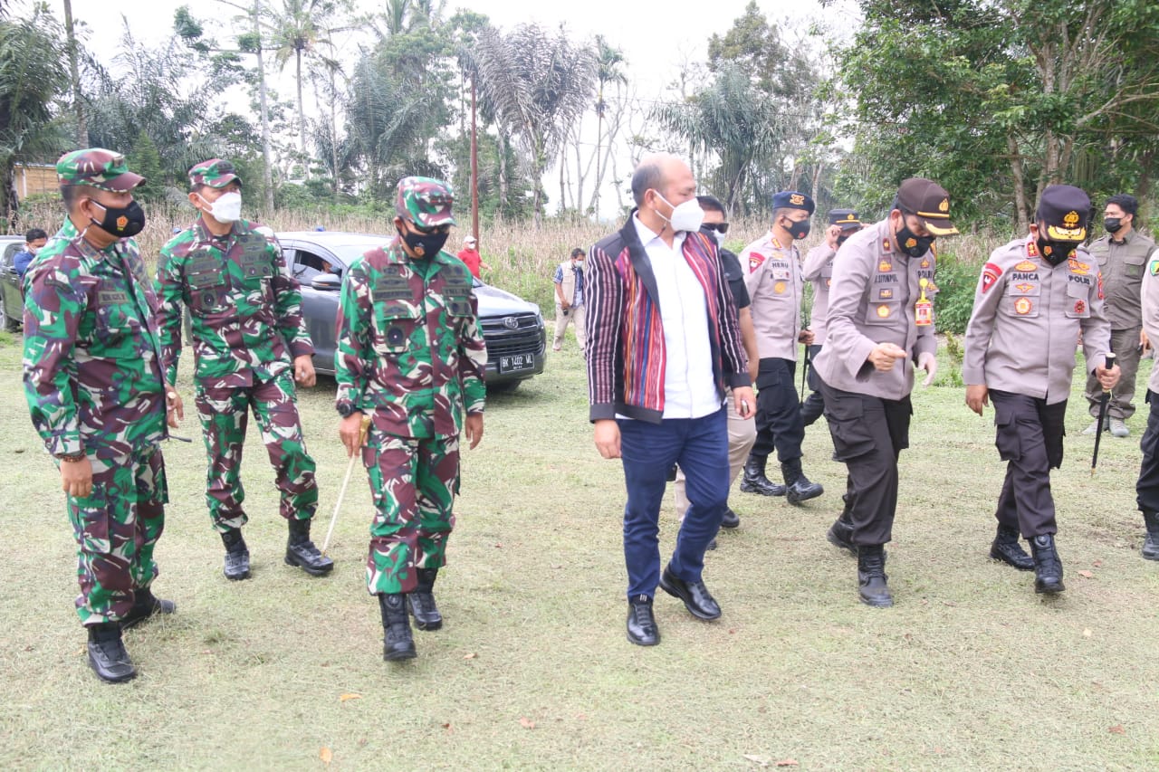 Bupati Tapanuli Utara Drs Nikson Nababan bersama Pangdam I BB Mayjend TNI, Kapolda Sumut dan Kabinda berkunjung ke Garoga, Rabu (26/05/2021).