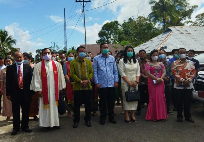 Foto Bersama Wabup & DPRD Nisbar saat menghadiri Perayaan Paskah