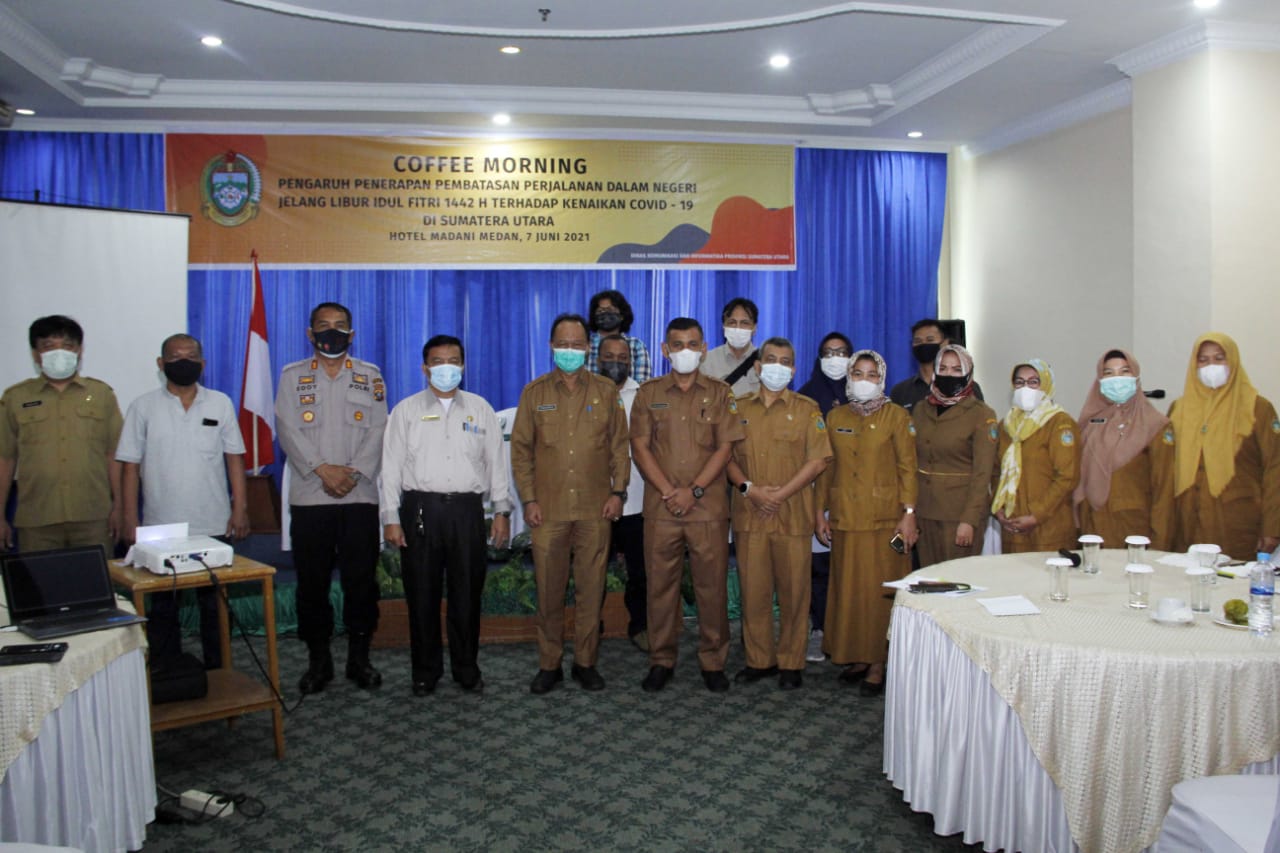 Dinas Komunikasi dan Informatika (Kominfo) Sumatera Utara (Sumut) menggelar dialog bersama dengan wartawan di Hotel Madani Medan, Senin (7/6). Kegiatan tersebut dibuka secara resmi oleh Sekretaris Dinas Kominfo M Ayub yang mewakili Kepala Dinas Kominfo Sumut Irman Oemar.