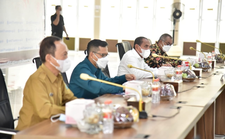 Gubernur Sumatera Utara (Sumut) Edy Rahmayadi memimpin Rapat Koordinasi Tim Pengendali Inflasi Daerah (TIPD) Provinsi Sumut di Aula Tengku Rizal Nurdin, Rumah Dinas Gubernur Sumut, Jalan Sudirman Medan, Senin (28/6/2021).
