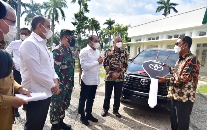 Gubernur Sumatera Utara (Sumut) Edy Rahmayadi mengikuti Peringatan Hari Anti Narkotika Internasional (HANI) Tahun 2021 secara virtual yang dipimpin oleh Wakil Presiden Republik Indonesia KH Ma'aruf Amin, di Aula Tengku Rizal Nurdin, Rumah Dinas Gubernur Sumut, Jalan Jenderal Sudirman Medan, Senin (28/6/2021).