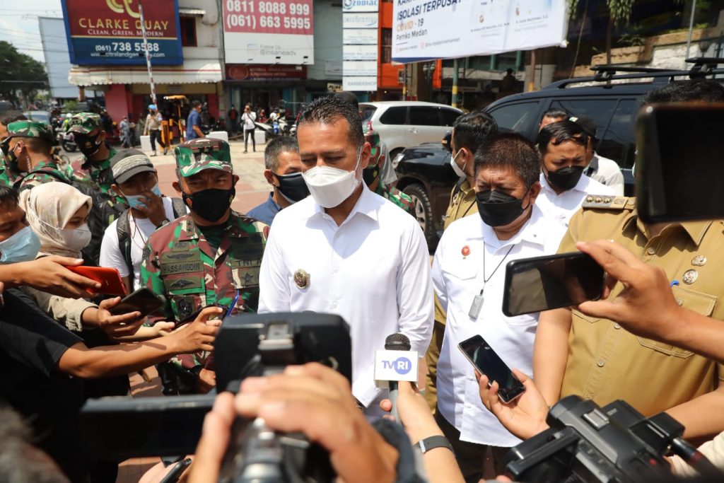 Wakil Gubernur (Wagub) Sumatera Utara (Sumut) Musa Rajekshah mendampingi Wakapolri Komjen Gatot Eddy Pramono melakukan peninjauan terhadap penanganan Covid-19 di Provinsi Sumut, Selasa (3/8).