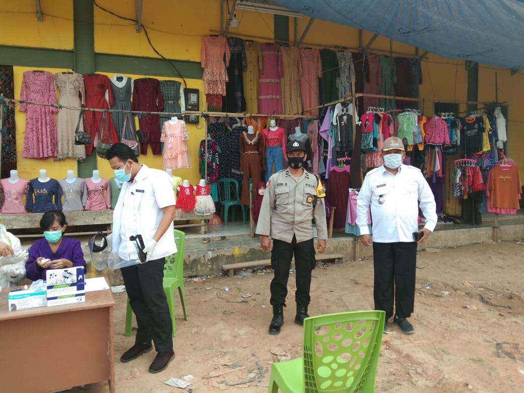 Kapospol Bero Jaya Timur Monitoring dan Pendampingan Tracking Swab Antigen kepada Warga