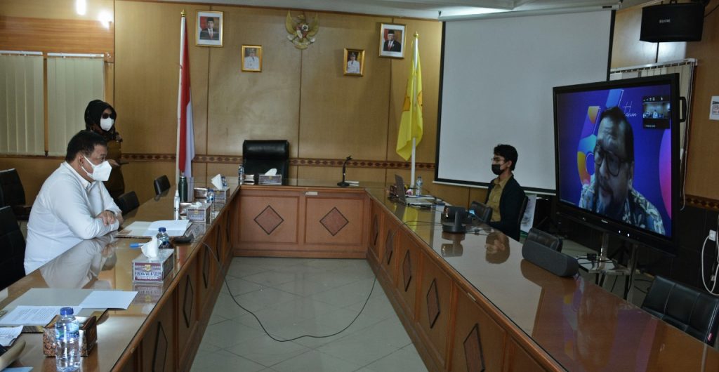 Bupati Dairi, Eddy Keleng Ate Berutu membuka program Inkubasi Bisnis UKM, bersama Presdir Bank Mestika, Achmad Kartasamita secara virtual,Senin (6/9/2021). (Istimewa)