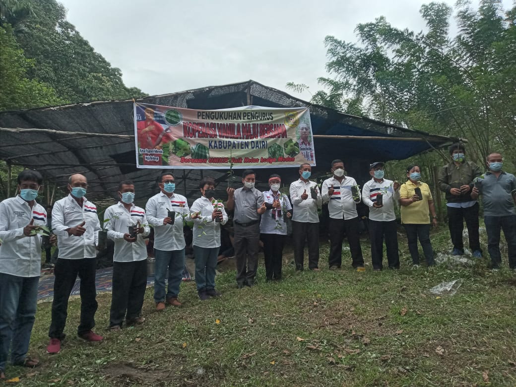 Petani vanilli bertemu di Desa Lau Bagot Kecamatan Tigalingga Kabupaten Dairi, Sabtu (18/9/2021). (istimewa)