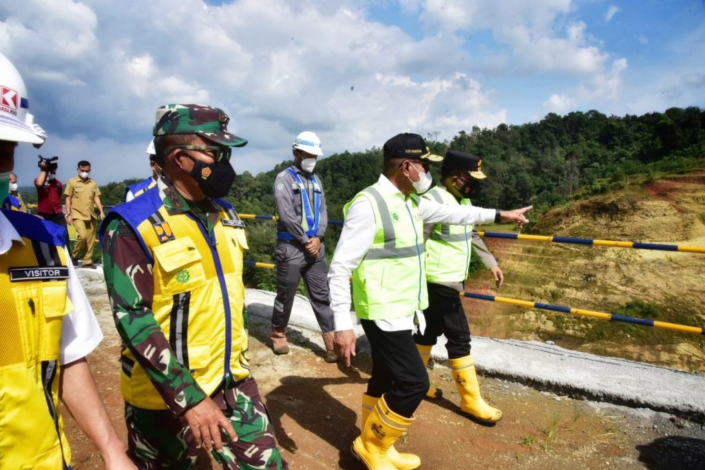 Gubernur Sumatera Utara (Sumut) Edy Rahmayadi meninjau sekaligus bertemu masyarakat terkait pembangunan Bendungan Lau Simeme di Jambur Sada Arihta, Desa Tanjung Sena, Kecamatan Biru-biru, Kabupaten Deliserdang, Selasa (2112021).  Gubernur Sumut menampung aspirasi, saran dan masukan dari masyarakat sekitar  proyek strategis nasional tersebut.