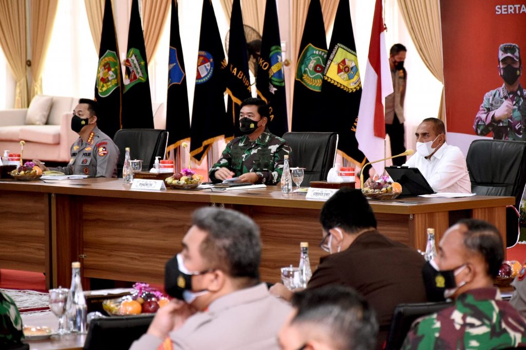 Gubernur Sumut Edy Rahmayadi memimpin Rapat Koordinasi Forkopimda Sumut dan Forkopimda Kabupaten Kota  bersama Panglima TNI Hadi Tjahjanto dan Kapolri Listyo Sigit Prabowo di Aula Tengku Rizal Nurdin, Rumah Dinas Gubernur Sumut, Jalan Sudirman No. 41 Medan, Rabu (3/11/2021).