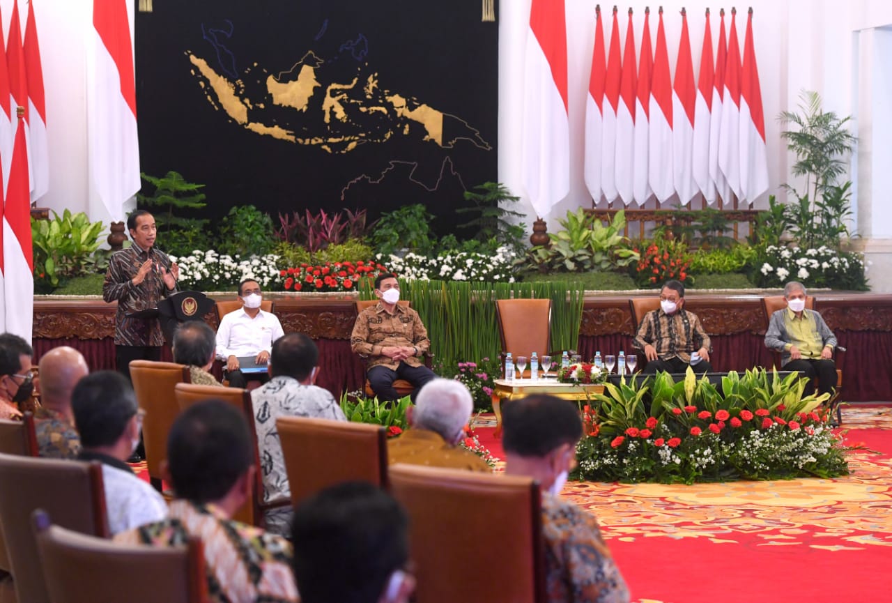 Presiden Jokowi memberikan sambutan pada pembukaan Indonesia EBTKE ConEx ke-10 tahun 2021 di Istana Negara, Jakarta, Senin (22/11/2021). (Foto: BPMI Sertpres/Lukas)