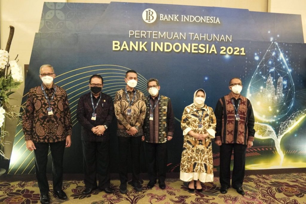 Wakil Gubernur (Wagub) Sumatera Utara (Sumut) Musa Rajekshah mewakili Pemerintah Provinsi (Pemprov) Sumut menerima Penganugerahan Bank Indonesia Award 2021 dari Bank Indonesia (BI) sebagai Pemerintah Provinsi Dengan Implementasi Quick Response Code Indonesian Standard (QRIS) terbaik pada Pertemuan Tahunan Bank Indonesia 2021 di Ballroom Fairmont Hotel, Jakarta, Rabu (24/11/2021). 