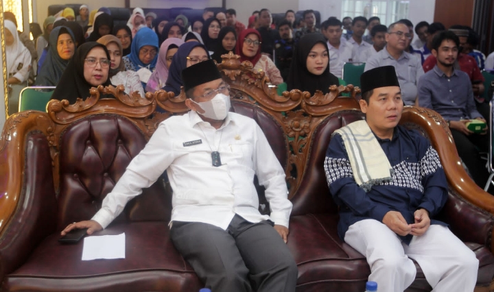 Plt Kepala Dinas Komunikasi dan Informatika (Kominfo) Sumut Ilyas Sitorus menghadiri peringatan Maulid Nabi Muhammad SAW di Aula Transparansi, Kantor Dinas Kominfo Sumut, Jalan HM Said, Medan, Kamis (20/10).