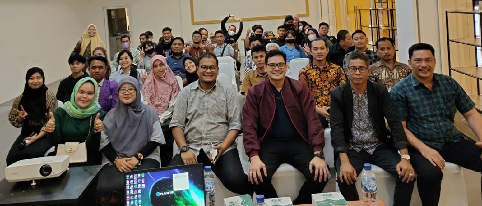 Foto bersama mahasiswa/i dengan M.Y.F Hafidz Nst, S.H.,LL.M selaku owner Graha Kirana, para nara sumber dan panitia pelaksana, Jumat (16/12/2022) Foto Istimewa deteksi.co.