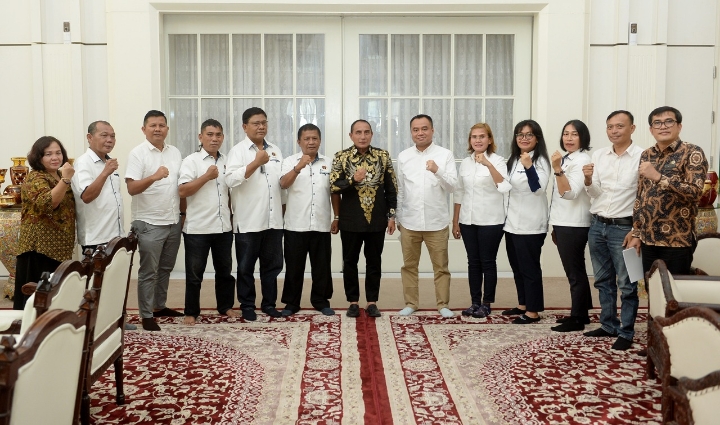 Gubernur Sumut, Edy Rahmayadi, menerima audiensi Panitia Natal Persatuan wartawan Indonesia (PWI) Sumut tahun 2022, di Rumah Dinas Gubernur, Jalan Jenderal Sudirman Medan, Jumat (02/11/2022).