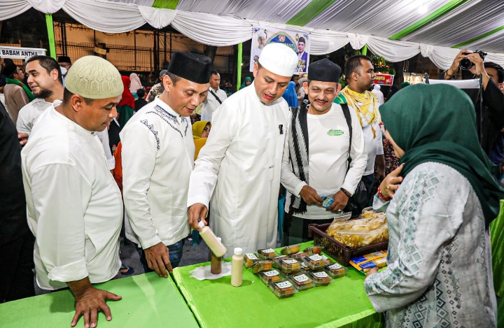 Wakil Gubernur (Wagub) Sumatera Utara (Sumut) Musa Rajekshah menghabiskan malam pergantian tahun 2022-2023 di Masjid Al-Musannif, dalam rangkaian acara Healing Fil Masjid yang digelar oleh Al-Fatih United dan Yayasan Haji Anif, Sabtu (31/12/2022) malam.