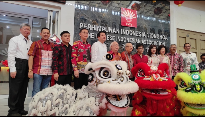 Ketua Dewan Perwakilan Rakyat Daerah (DPRD) Kota Medan, Hasyim, SE dan anggota DPRD Kota Medan, Drs. Wong Chun Sen, M.Pd.B menghadiri peresmian renovasi gedung dan perayaan Imlek 2574 kongzili.