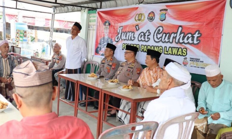 Kapolres Palas, AKBP Indra Yanitra Irawan, SIK.MSi melaksanakan giat Jumat curhat di Mesjid Al-Mardiyah Pasar Latong Kecamatan Lubuk Barumun kabupaten Padang lawas, Jumat (27/01/2023).