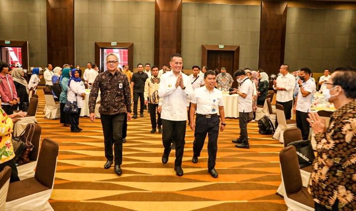 Wakil Gubernur (Wagub) Sumut Musa Rajekshah menghadiri Rapat Kerja Daerah (Rakerda) Program Bangga Kencana dan Percepatan Penurunan Stunting Provinsi Sumut di Hotel Santika, Medan, Rabu (8/2).