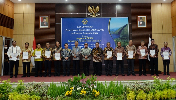 Gubernur Sumatera Utara (Sumut) Edy Rahmayadi menghadiri dan memberi sambutan pada Kick off meeting Pemeriksaan terinci atas Laporan Keuangan Pemerintah Daerah (LKPD) TA 2022 Se-Provinsi Sumut di Ruang Auditorium Kantor BPK Perwakilan Provsu Jalan Imam Bonjol Medan. Kamis (16/3).