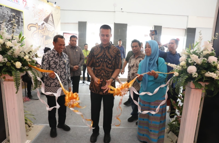 Wakil Gubernur (Wagub) Sumatera Utara (Sumut) Musa Rajekshah membuka Festival Museum Sumut yang digelar di Museum Provinsi Sumut, Kamis (2/3). Acara ini sendiri akan digelar sampai 5 Maret 2023 mendatang.