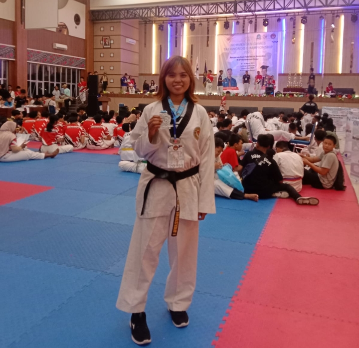 Nadia Irlasya Mahasiswi STIH Graha Kirana Medan Raih Juara II di Nommensen Games Taekwondo Championship 2023, Minggu (19/03/2023).