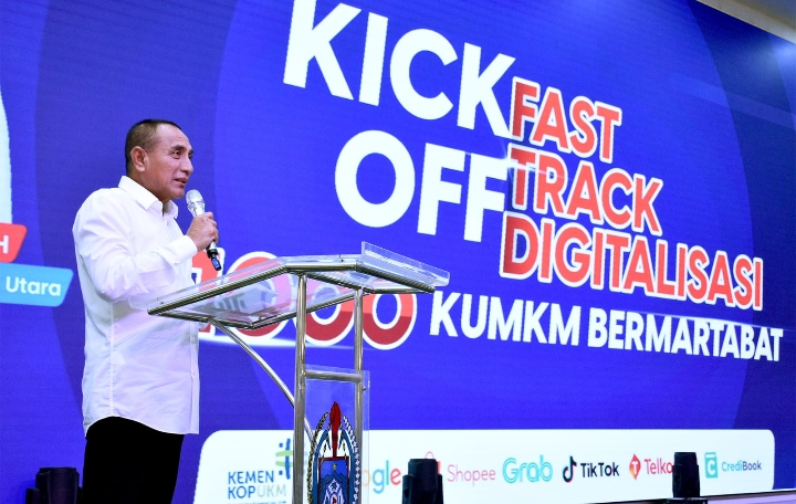 Gubernur Sumut menghadiri Kick Off Fast Track Digitalisasi 1.000 KUMKM Bermartabat yang diselenggarakan di Aula Raja Inal Siregar, lantai 2 Kantor Gubernur Sumut, Jalan Diponegoro No. 30, Medan, Senin (13/3/2023).