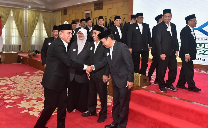 Gubernur Sumatera Utara (Sumut) Edy Rahmayadi menghadiri sekaligus mengukuhkan Komite Daerah Ekonomi dan Keuangan Syariah (KDEKS) Provinsi Sumut di Aula Tengku Rizal Nurdin, Rumah Dinas Gubernur Sumut, Jalan Sudirman Medan, Senin (10/4/2023).