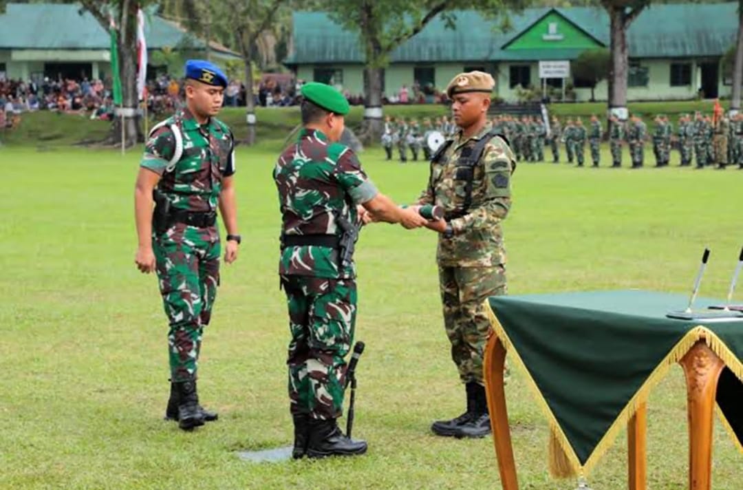 Sebanyak 500 orang dilantik dengan Pangkat Letnan Dua Perwira Komponen Cadangan (Komcad) Pertahanan Negara (Komcad Hanneg) Matra Darat, oleh Pangdam I/BB Mayjen TNI A Daniel Chardin, Senin (31/7), di Rindam I/Bukit Barisan (BB) Pematangsiantar.