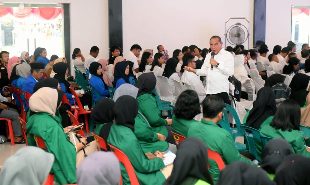 Gubernur Sumut Edy Rahmayadi memberikan kuliah umum kepada Mahasiswa/i STIE Al-Washliyah Sibolga-Tapanuli Tengah, ST Ilmu Tarbiyah Muhammadiyah Sibolga, ST Perikanan Sibolga, Mahasiswa STAIN Bahrul Ulum Sibolga dan Guru-Guru SMA Negeri dan Swasta Kota Sibolga dan Tapanuli Tengah di Gedung Sasana Gupala Makorem 023/KS Kota Sibolga, Selasa (1/8/2023).