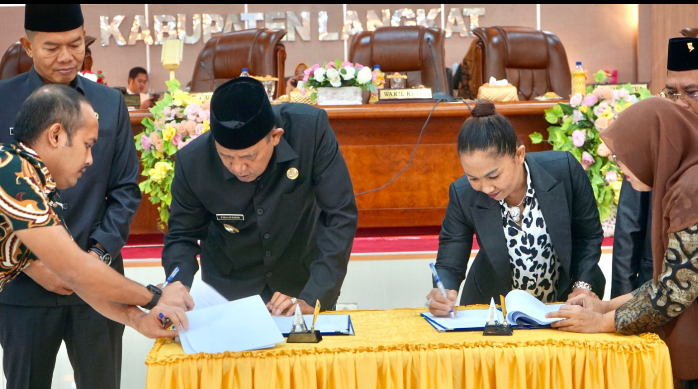 Ketua DPRD Langkat Buka Rapat Paripurna Penandatangan Nota Kesepakatan ...