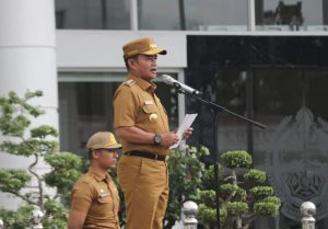 Penjabat (Pj) Gubernur Sumatera Utara (Sumut) Hassanudin memimpin Apel Pagi di Halaman Kantor Gubernur Jalan Diponegoro Nomor 30 Medan, baru-baru ini.