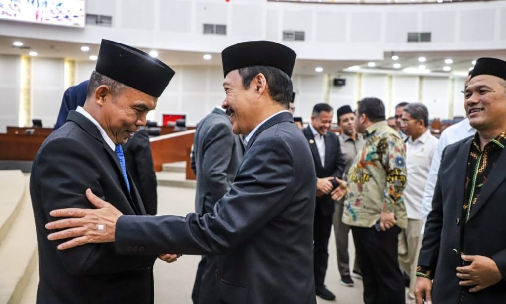 Sekretaris Daerah Provinsi (Sekdaprov) Sumatera Utara (Sumut) Arief S Trinugroho mewakili Penjabat (Pj) Gubernur Sumut Hassanudin menghadiri acara pelantikan dan pengambilan sumpah janji Amsar Saragih sebagai Pengganti Antarwaktu (PAW) Anggota DPRD Sumut, di Ruang Rapat Paripurna DPRD Sumut, Jalan Imam Bonjol, Medan, Rabu (15/11)