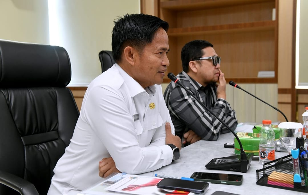 Pj Gubernur Sumut Hassanudin menerima Kunjungan Kerja Reses Komisi II DPR RI ke Provinsi Sumut di Ruang Rapat I, Lantai 2, Kantor Gubernur Sumut, Jalan Diponegoro No. 30, Medan, Rabu (6/12/2023).