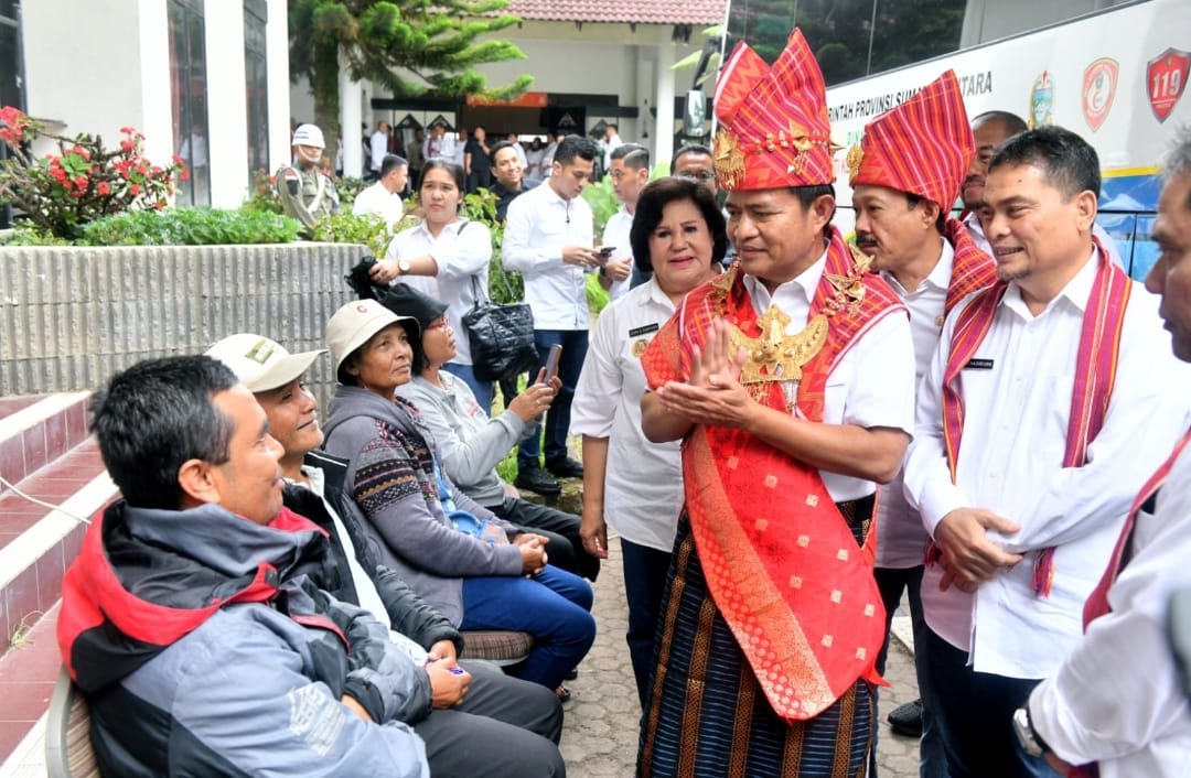 Pj Gubernur Sumut Hassanudin membuka Pra Musrenbang Tahun 2025 untuk Zona Dataran Tinggi di Ballroom Hotel Sibayak, Berastagi, Kabupaten Karo, Selasa (16/1/2024). Usai membuka Pra Musrenbang, Pj Gubernur juga menyapa warga setempat dan meninjau Bus Layanan Kesehatan yang sedang beroperasi di Pelataran Parkir Hotel Sibayak, Berastagi.