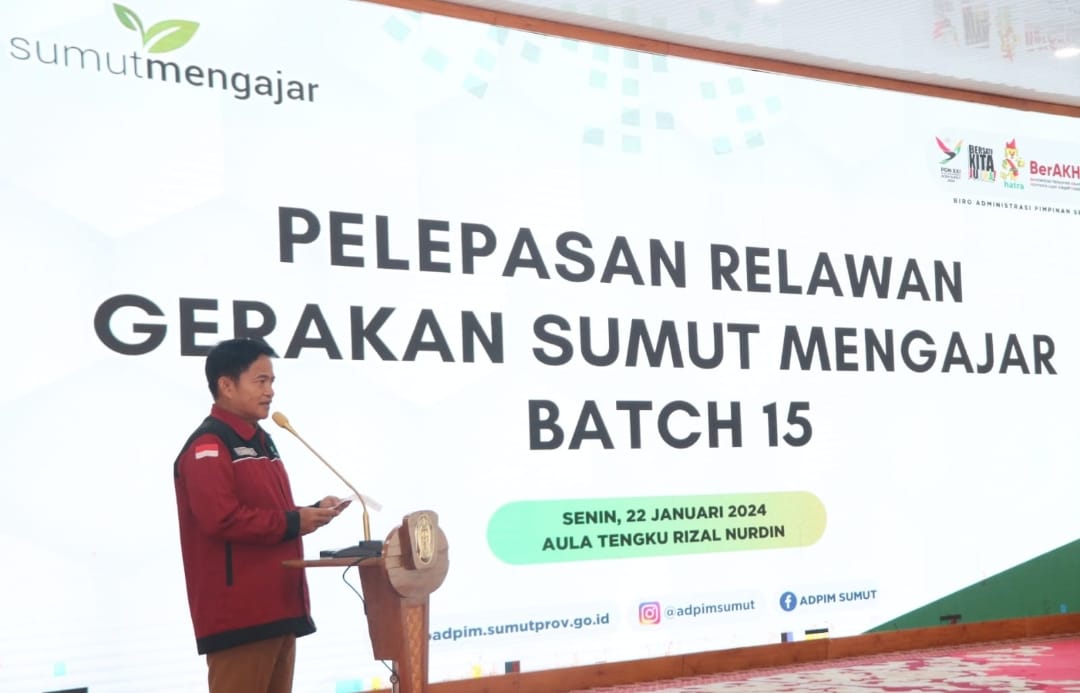 Penjabat (Pj) Gubernur Sumatera Utara (Sumut) Hassanudin melepas keberangkatan Relawan Gerakan Sumut Mengajar Batch 15 di Aula Tengku Rizal Nurdin, Rumah Dinas Gubernur Sumut, Jalan Sudirman Nomor 41 Medan, Senin (22/1/2024)