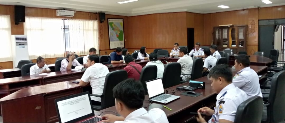 Dinas Perhubungan Provsu menggelar rapat koordinasi dengan 30 operator angkutan penumpang umum di Jalan Sisingamangaraja, Medan.