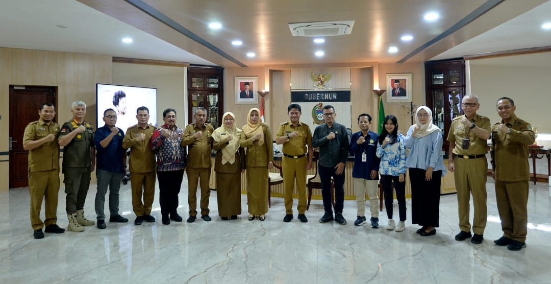 Pj Gubernur Sumatera Utara (Sumut) Hassanudin menerima kunjungan Komisioner Komnas HAM Saurlin Siagian di ruang kerja Lantai 10 Kantor Gubernur Sumut Jalan Diponegoro Nomor 30 Medan, Selasa (13/2). Kunjungan tersebut terkait dengan persiapan Pemilu 2024.