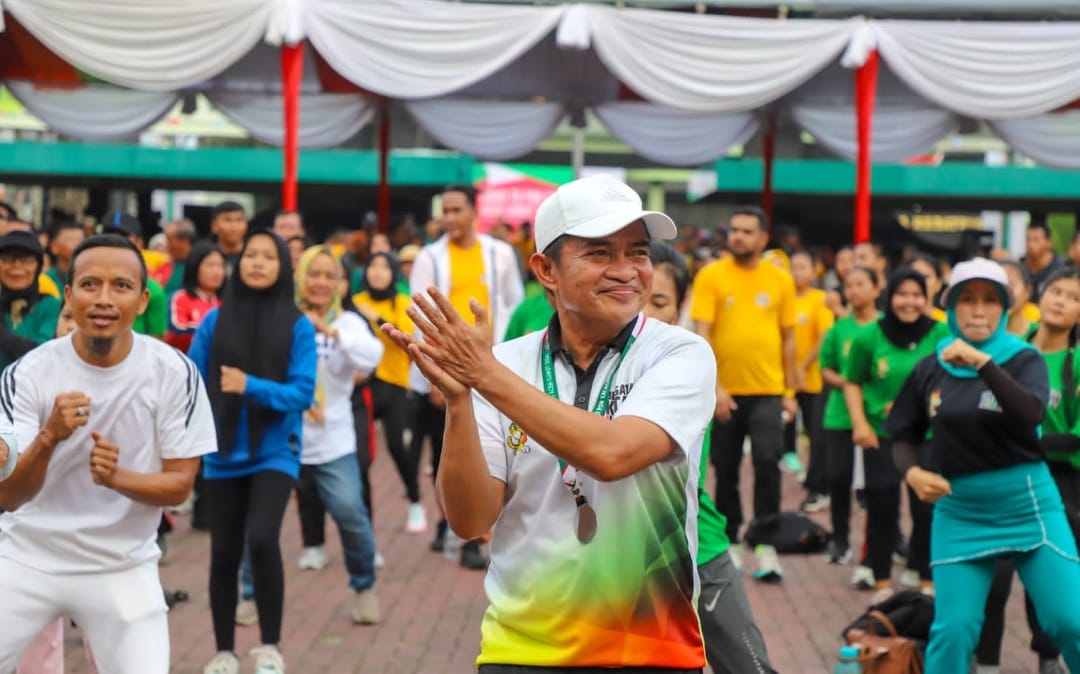Pj Gubernur Sumut Hassanudin pada acara Road to PON XXI 2024 Aceh-Sumut di Lapangan Benteng, Jalan Pengadilan, Medan, Minggu (25/2). (DISKOMINFO SUMUT)