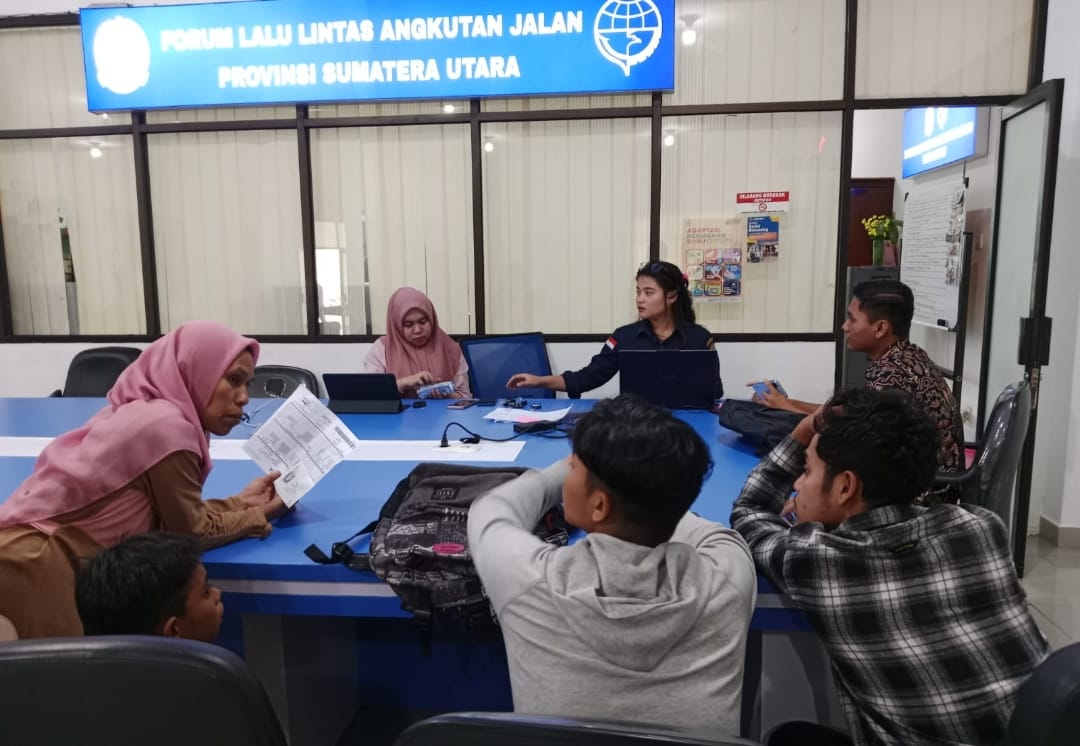 Masyarakat antusias mendaftar untuk ikut Program Mudik Gratis Lebaran 2024 di kantor Dishub Sumut.