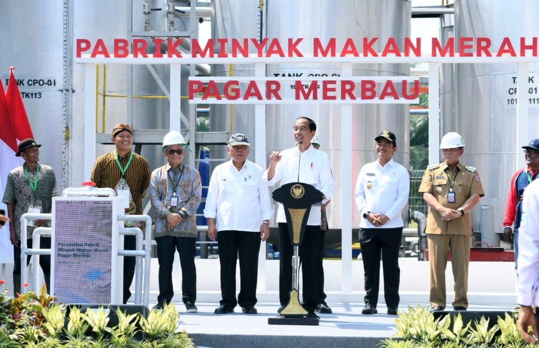 Pj Gubernur Sumut Hassanudin mendampingi Presiden RI Joko Widodo meresmikan Pabrik Minyak Makan Merah Pagar Merbau, Kabupaten Deliserdang, Kamis (14/3/2024).