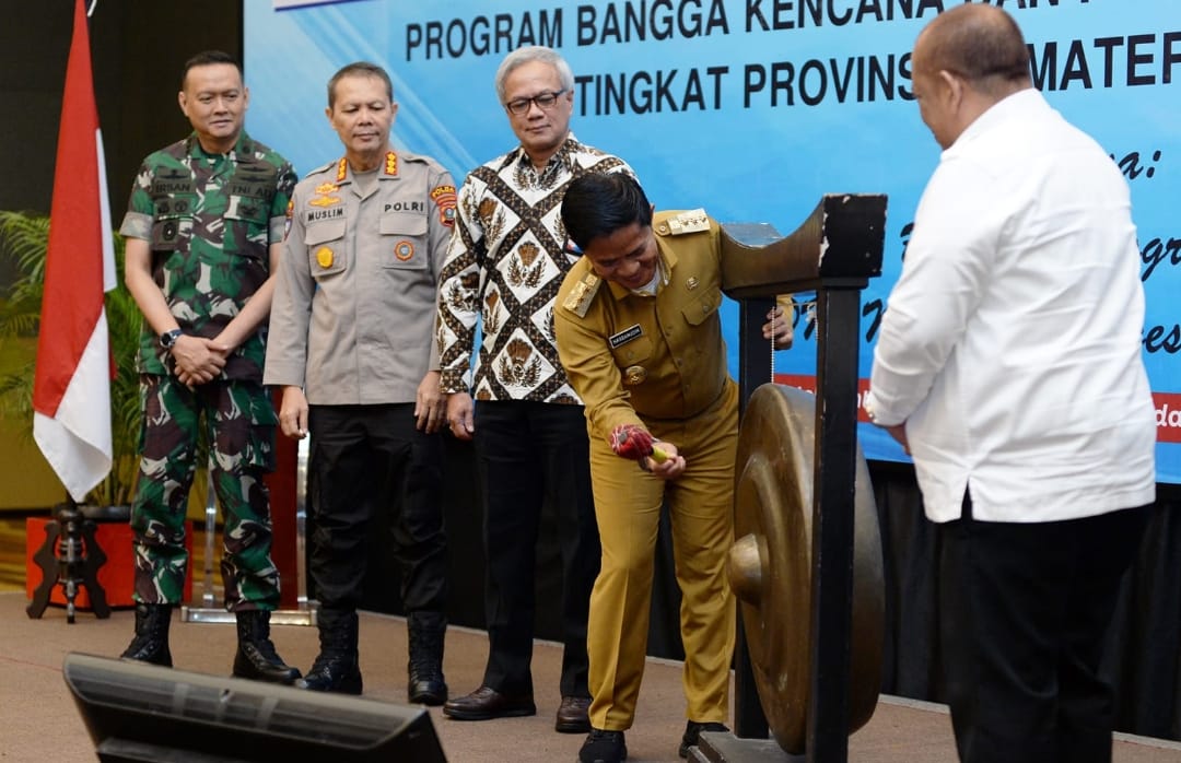 Pj Gubernur Sumatera Utara (Sumut) Hassanudin membuka secara resmi Rapat Kerja Daerah Program Bangga Kencana dan Percepatan Penurunan Stunting Tingkat Provinsi Sumut Tahun 2024 di Ballroom Santika Dyandra Hotel.