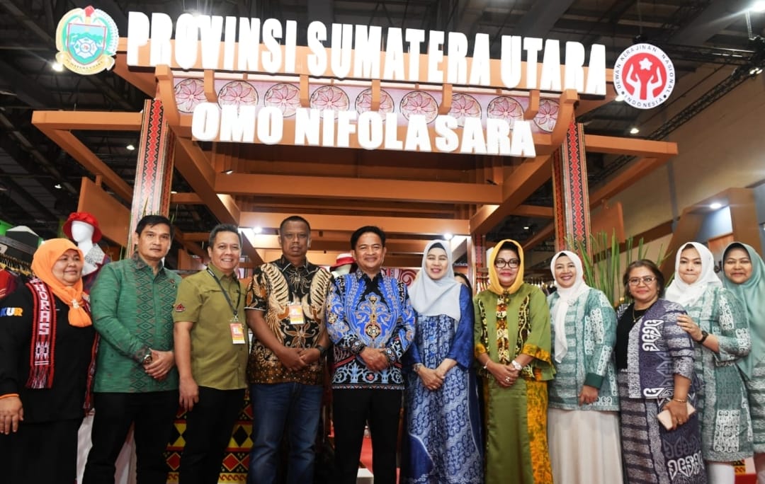 Penjabat Gubernur Sumatera Utara Hassanudin mengunjungi seluruh stan asal Provinsi Sumatera Utara yang mengikuiti pameran kerajinan terbesar di Asean The 24th Jakarta International Handicraft Trade Fair (Inacraft 2024) di Jakarta Convetion Center, Kamis (29/2).