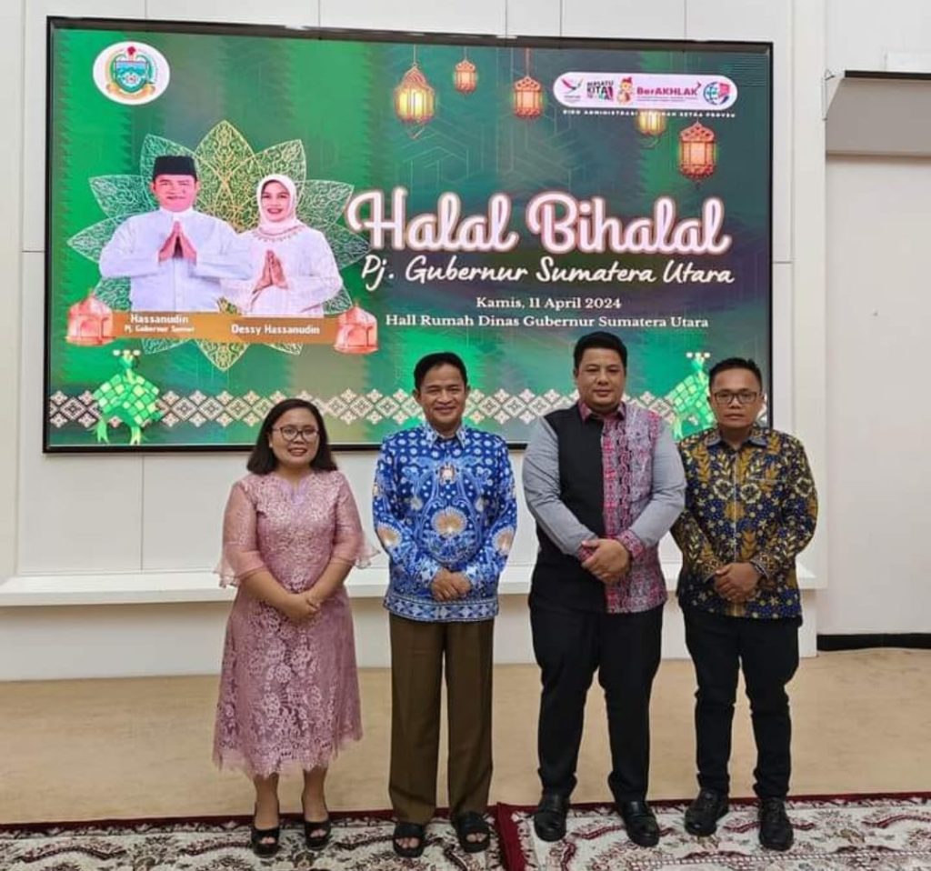 Momen silaturahmi dan halalbihalal Pj. Gubsu Hasanuddin dengan Bupati Samosir, Vandiko Gultom. Halal bihalal ini untuk semakin mempererat koordinasi dan sinergi, terutama dalam proses pembangunan di Sumatera-Utara. (DETEKSI.co/Dok. Kominfo Samosir).