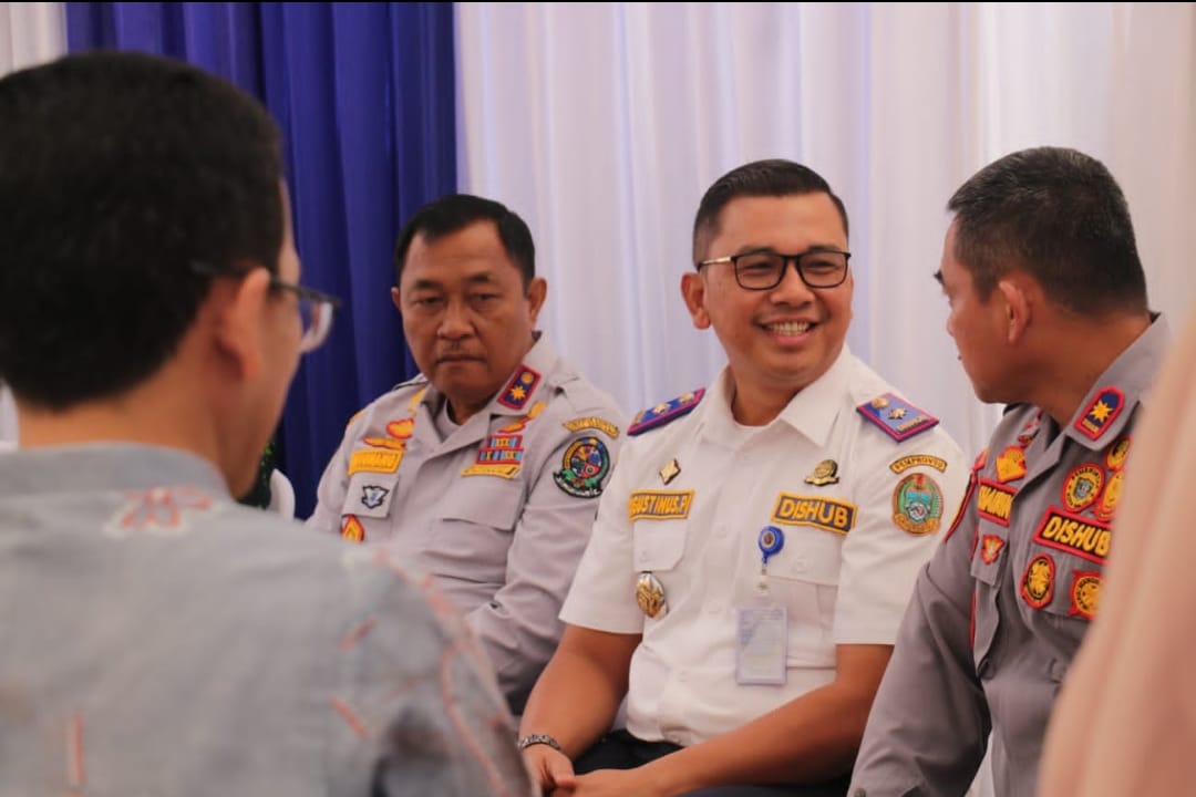 Kadishub Sumut Agustinus Panjaitan saat memaparkan gambaran kondisi transportasi di kawasan Mebidang saat ini, dalam peluncuran Proyek Mastran Bus Rapid Transit (BRT) di eks Terminal Amplas, Medan, Jumat (19/4). Medan kini memasuki era baru dalam dunia transportasi setelah resmi meluncurkan Mastrans BRT Medan-Binjai-Deli Serdang, dengan anggaran mencapai Rp1,9 triliun yang didanai oleh Bank Dunia.