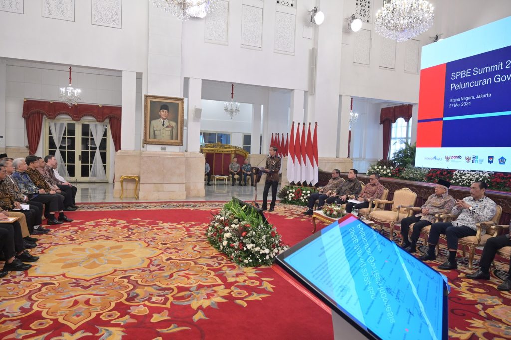 Presiden Jokowi memberikan sambutan dalam acara SPBE Summit 2024 dan Peluncuran Govtech Indonesia di Istana Negara – Jakarta, Senin, (27/05/2024). (Foto: Humas Setkab/Oji)