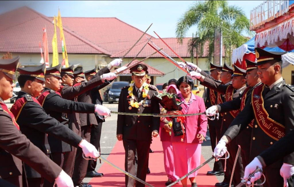 Upacara purna bhakti tiga personel Polres Tapanuli Tengah, Senin (1/7/2024) (DETEKSI.co/Dzulfadli Tambunan)