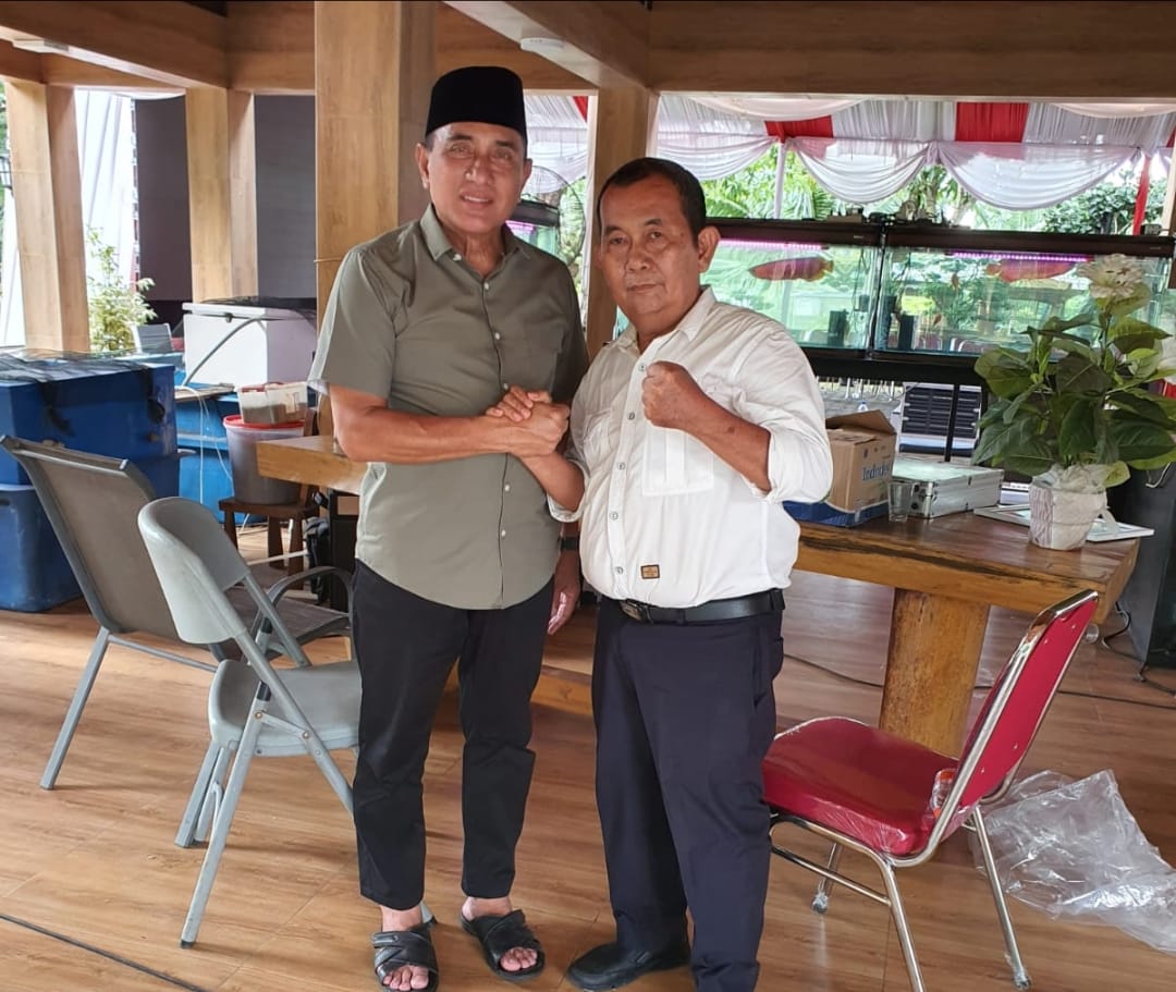 Foto bersama Korwil PMPHI Sumut, Drs Gandi Parapat dengan Calon Gubsu Edy Rahmayadi.