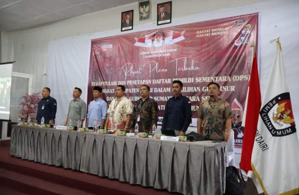 Pleno Terbuka KPU Dairi dalam rangka penetapan Daftar Pemilih Sementara Pemilihan Gubernur dan Wakil Gubernur Sumatera Utara dan pemilihan Bupati dan Wakil Bupati Tahun 2024, One’S Hotel Sidikalang, Minggu (11/08/24) (istimewa).