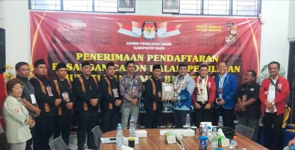 David Partahan Najogi Sasta Maju Tambunan - Dedy Manihar Matodang mendaftar ke KPU Dairi sebagai bakal calon Bupati dan Wakil Bupati Dairi, Rabu (28/8/2024)