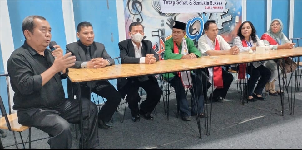 Drs Gandi Parapat mendampingi Tokoh Forum Kebhinekaan Indonesia Bersatu (FKIB) saat Doa Bersama, Rabu (04/9/2024) (Dok. DETEKSI.co)