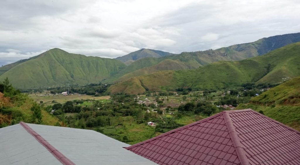 Desa Wisata Hariarapohan, Kecamatan Harian, Kabupaten Samosir yang diantara bukit barisan.