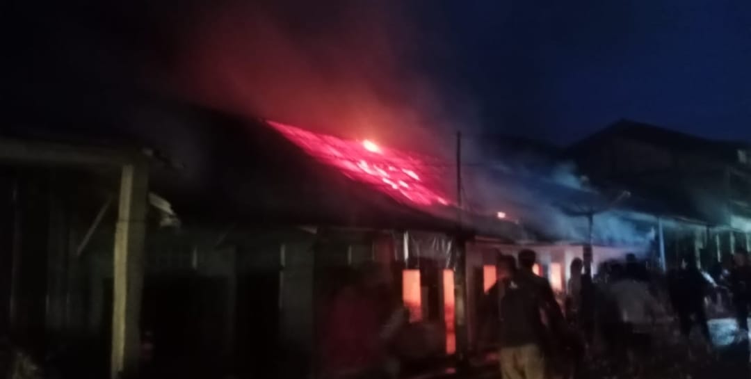 4 Rumah Warga Hiliasi Terbakar Diduga Akibat Tumpahan Bensin